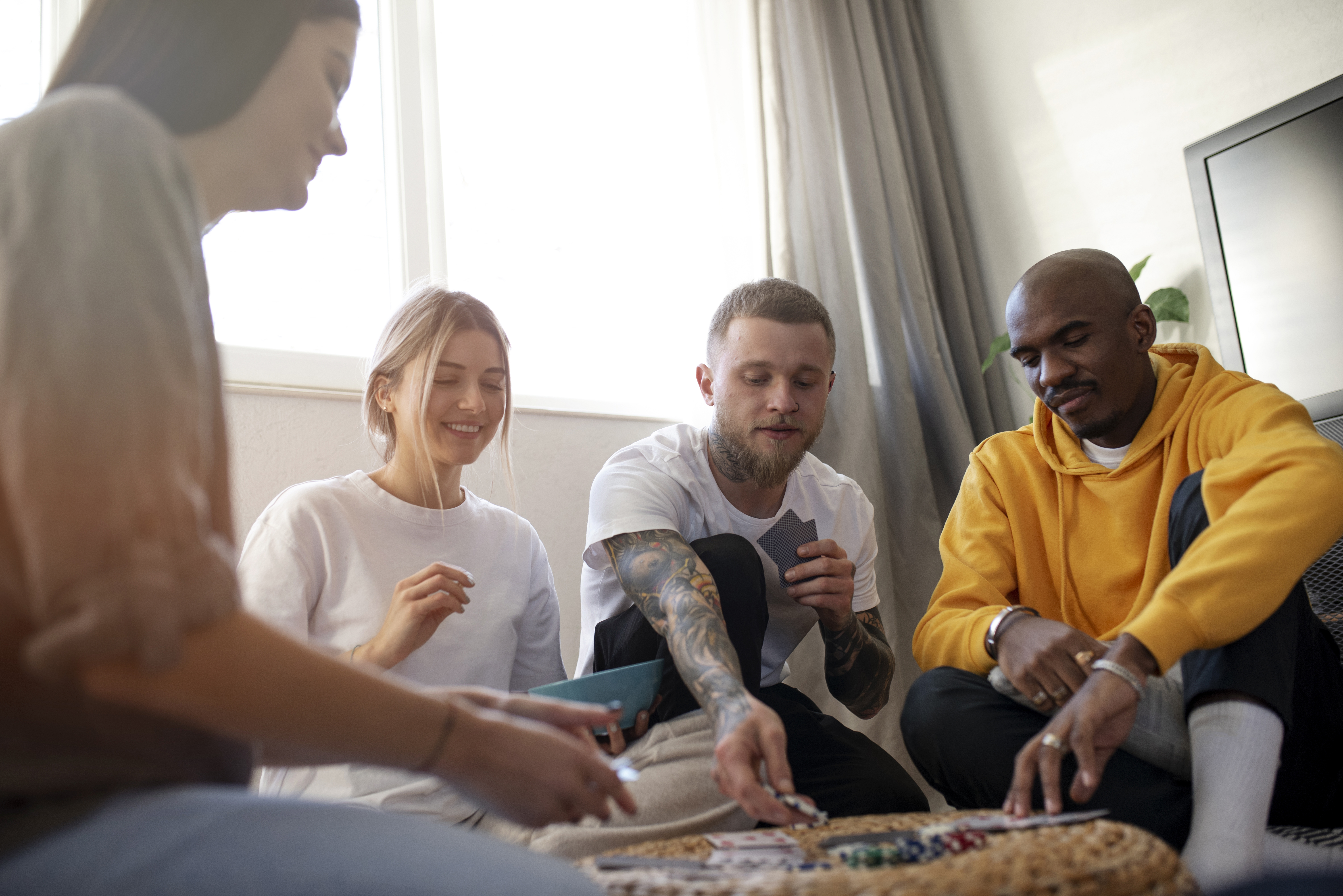 Descubra opções incríveis de brincadeiras em grupo com jogos analógicos  para se divertir com os amigos