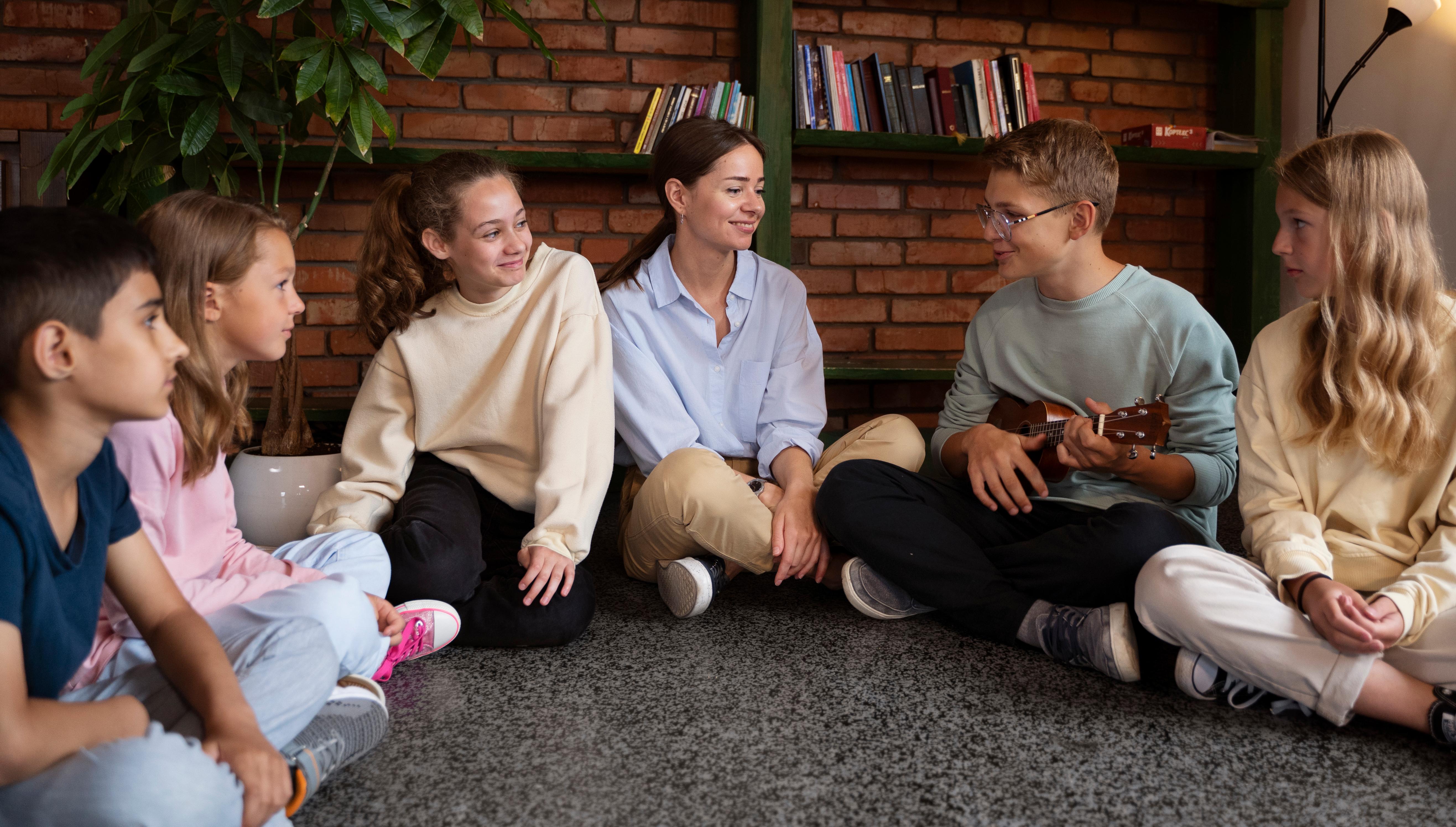 Descubra opções incríveis de brincadeiras em grupo com jogos analógicos  para se divertir com os amigos